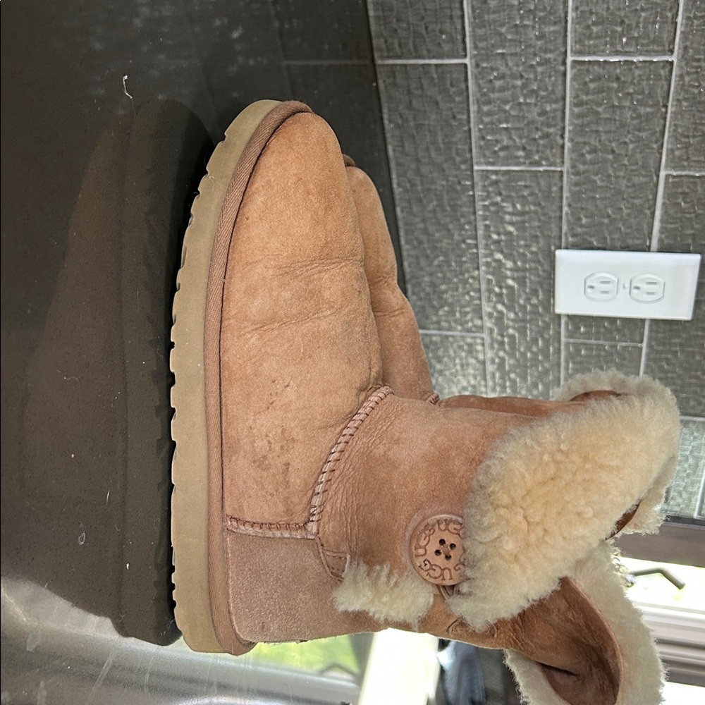 UGG Bailey button II - Picture 2 of 8